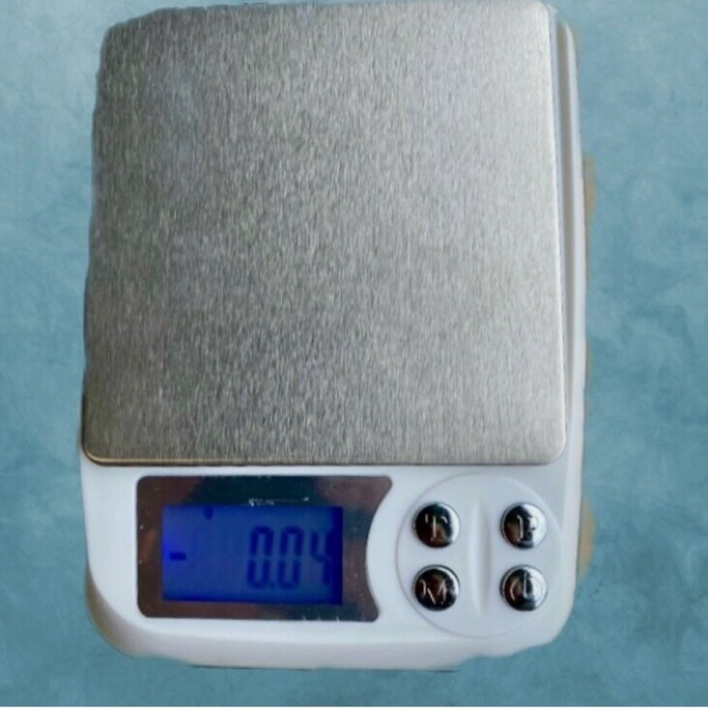 Digital jewelry or kitchen Gram Scale with LCD Display.